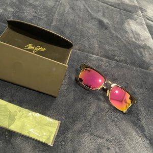 Custom like new Maui Jim Kawika sunglasses